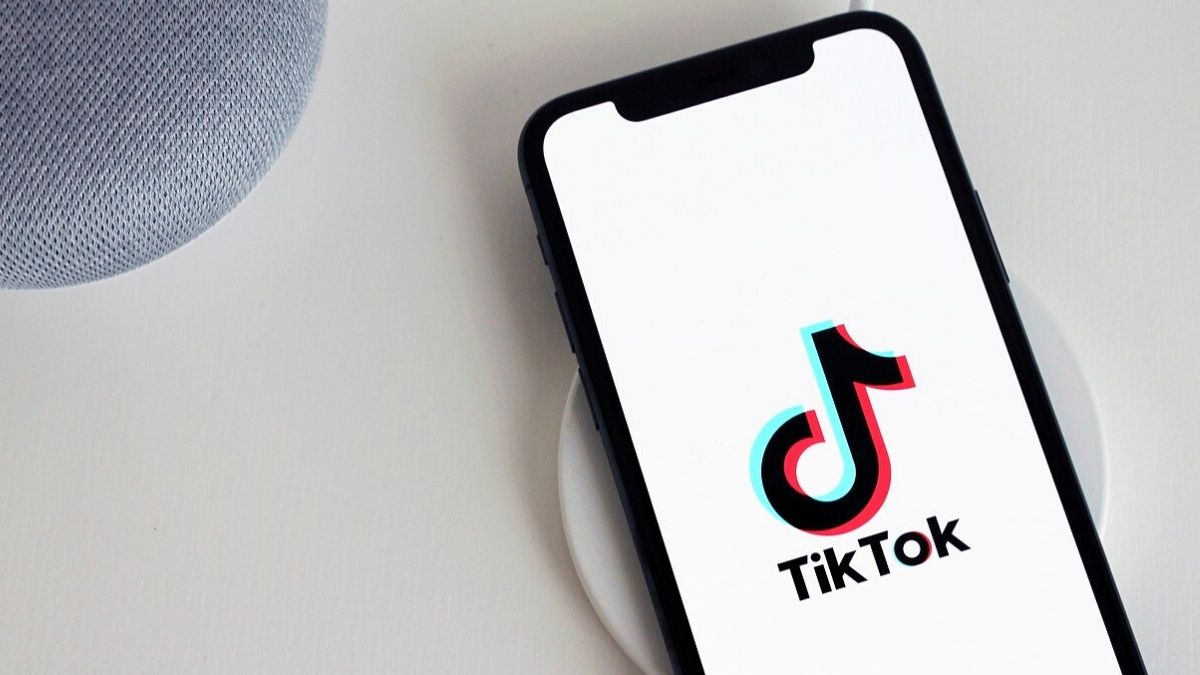 A screenshot of a TikTok video without a watermark on a phone.
